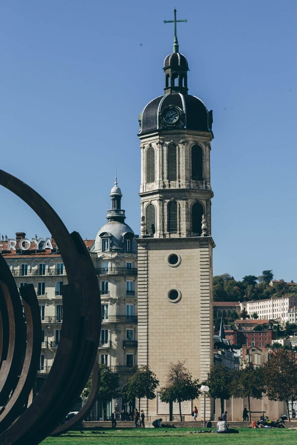 What are the precise requirements for setting up a UK charity aimed at international aid?